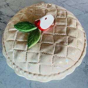 Ceramic Pie Dish with Apple Accent